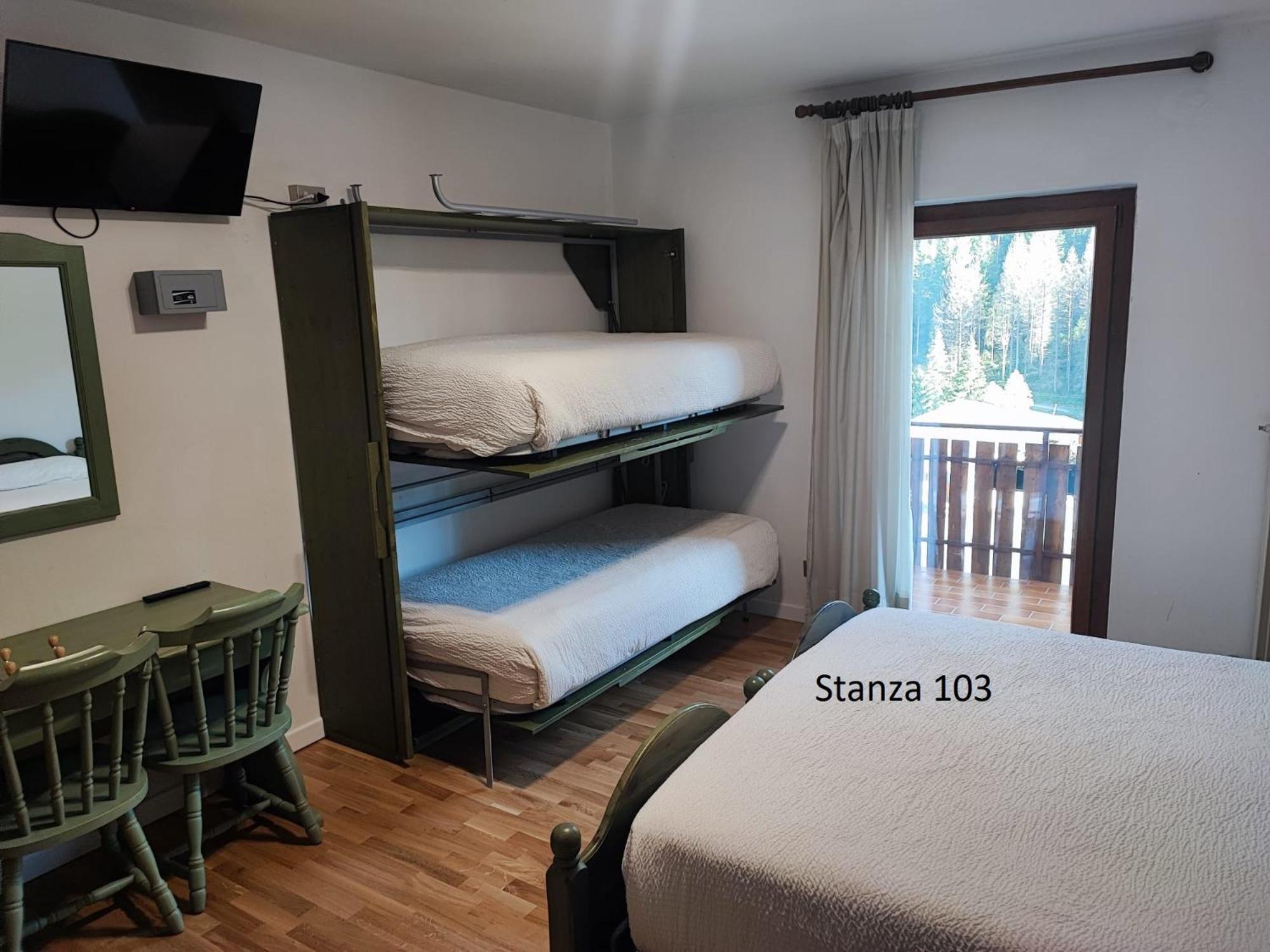Hotel Pizboe 马津 外观 照片